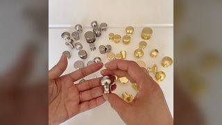 ゴールドとシルバーのシングルホールハンドルライト高級キャビネットドアモダンシンプルワードローブキャビネットノースEU